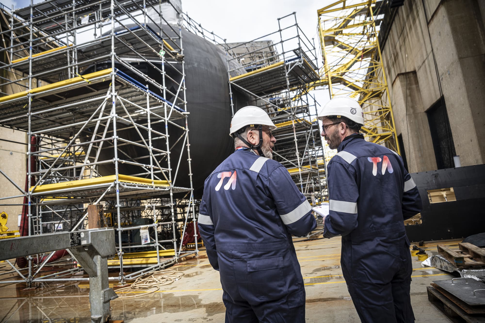 sous marin Le Tourville en construction dans son bassin